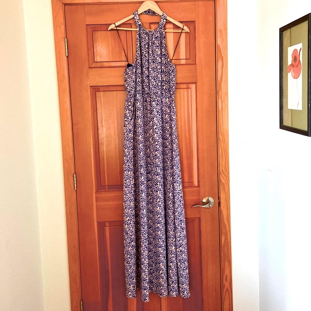 THIS DRESS IS SO FLATTERING!!!!!